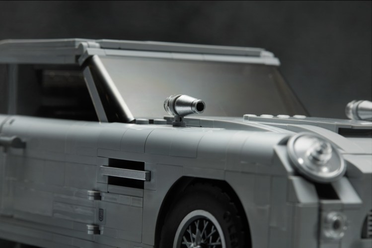 2018 LEGO Creator Expert James Bond Aston Martin DB5 Front Driver Side