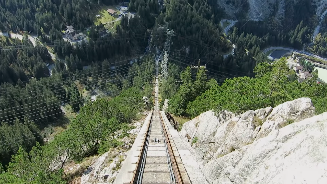 Amazing Timelapse of an Incredibly Steep Downhill Ride on a Cable Train ...