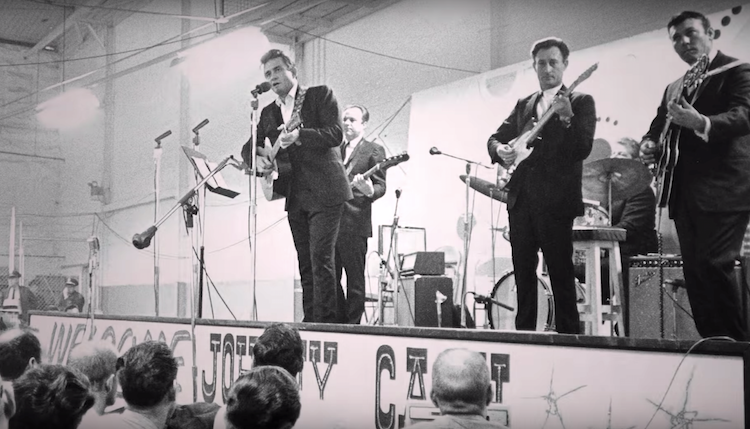 Johnny-Cash-Performing-at-Folsom-Prison.