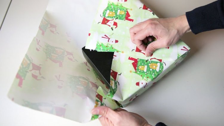 Wrapping Gift Without Tape