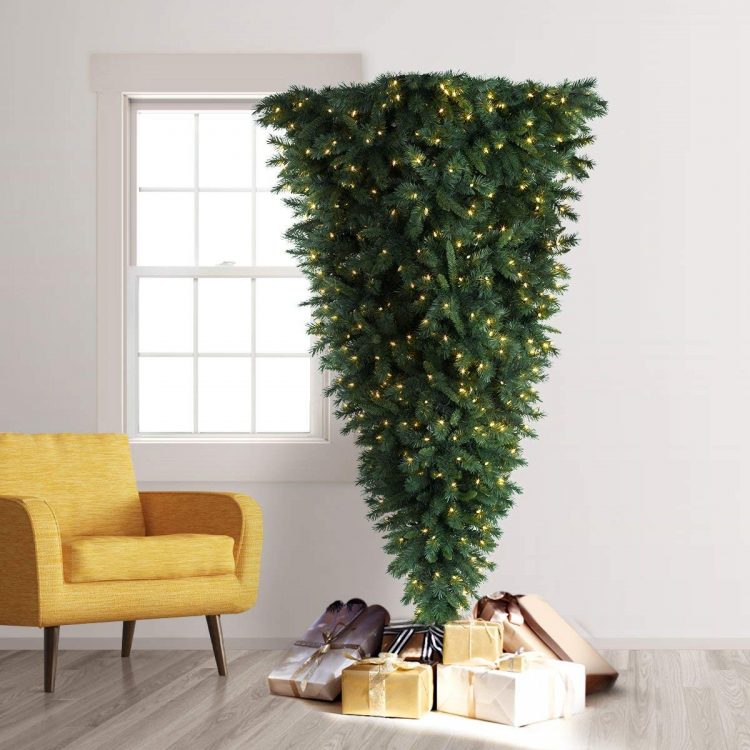 Upside-Down-Trimmed-Tree-With-Gifts-e154