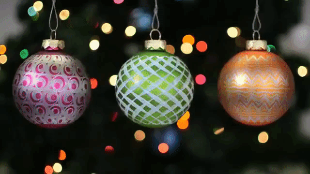 stroboscopically animated Christmas ornaments
