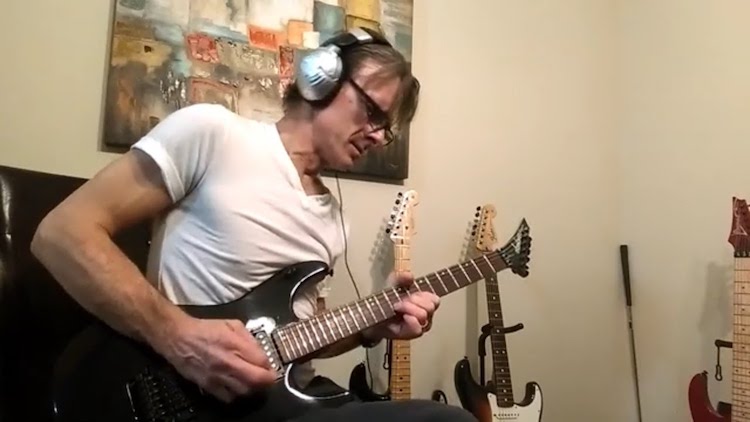 62 David Gilmour - Pink Floyd. Money solo cover by Kelly Dean Allen