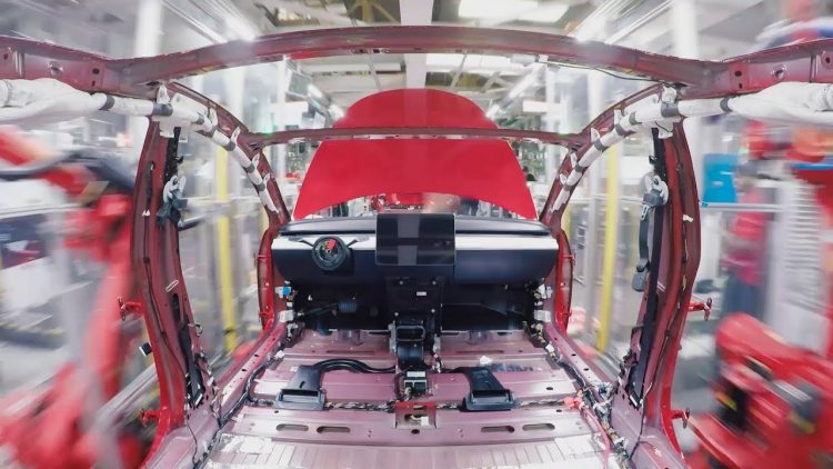 Tesla-3-Assemblyline-Timelapse-e15468724