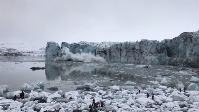 Tourists-Flee-as-Massive-Glacier-Collaps