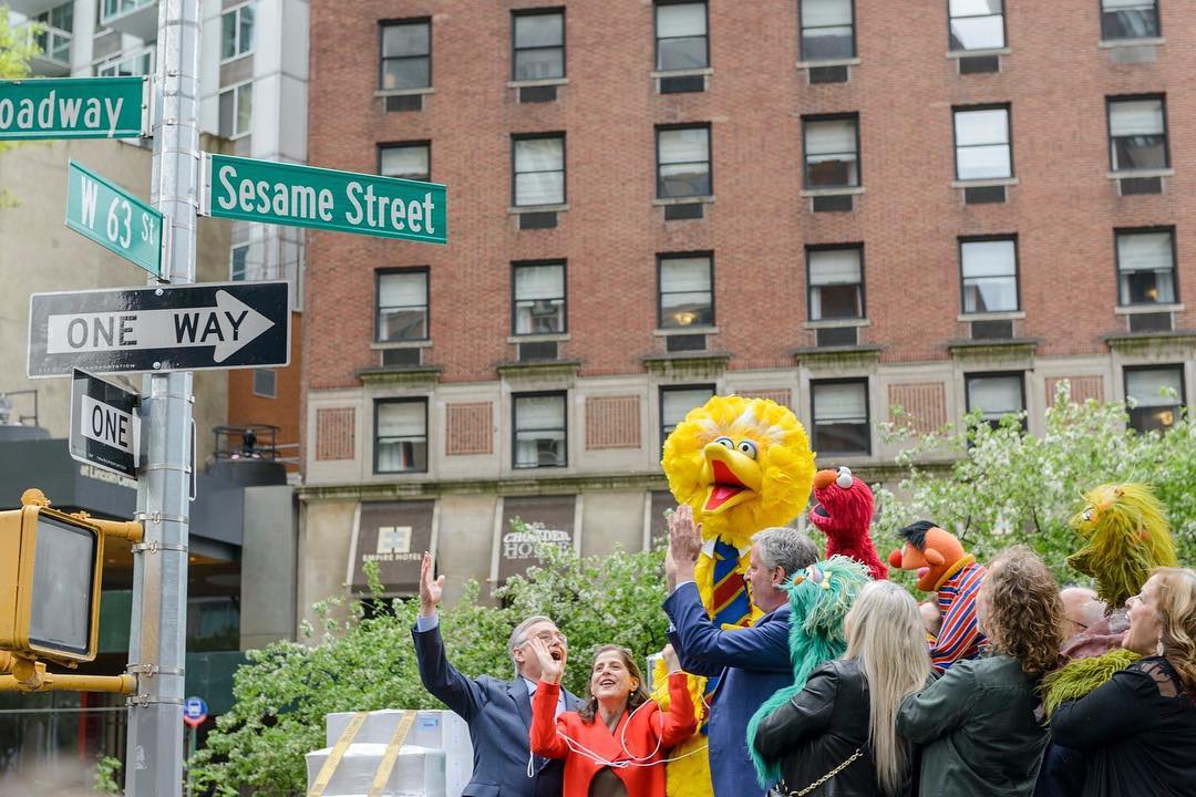 New York City Renames 63rd Street And Broadway As Sesame Street In Honor Of Show S 50th Anniversary