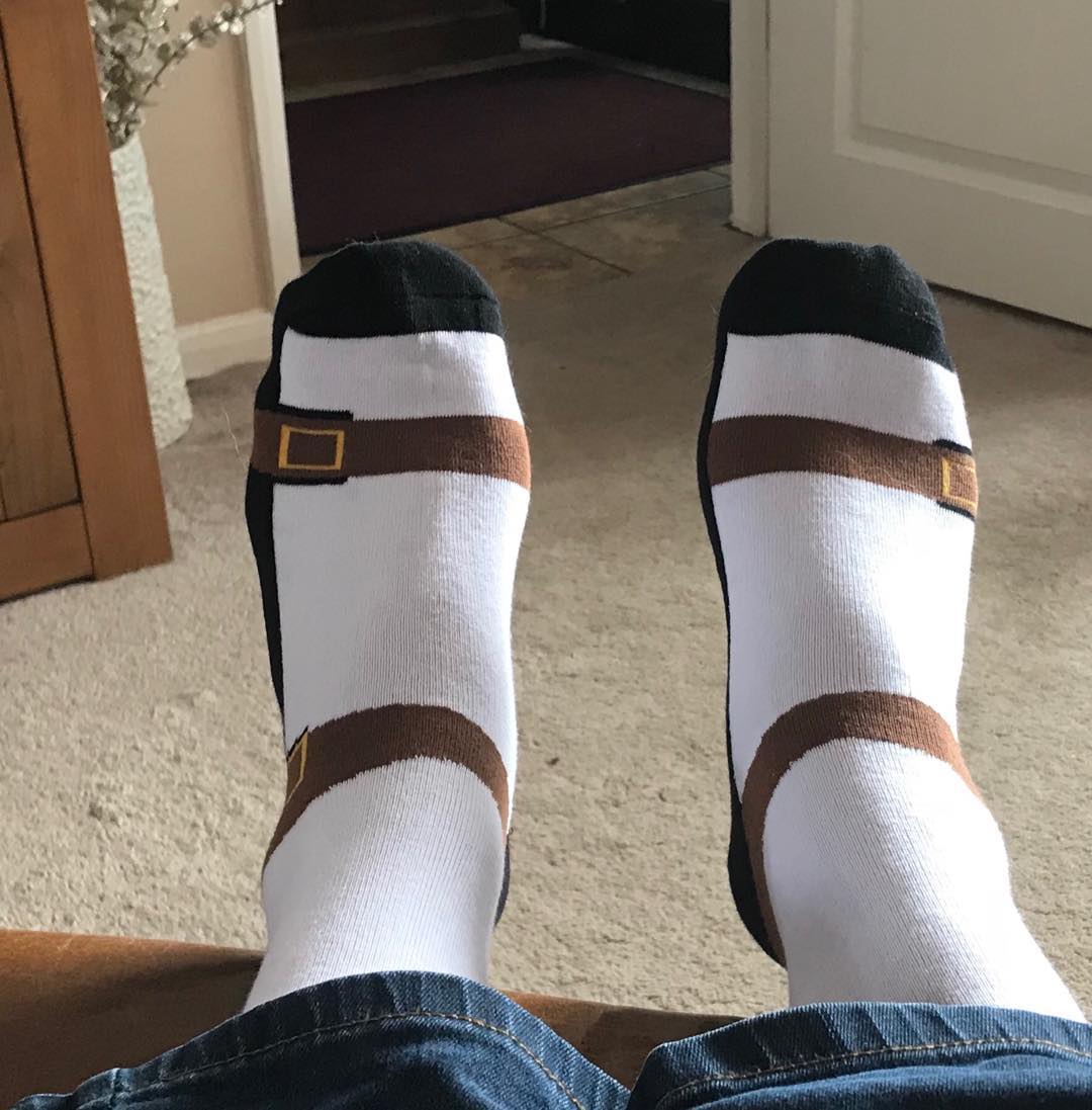 socks that look like flip flops