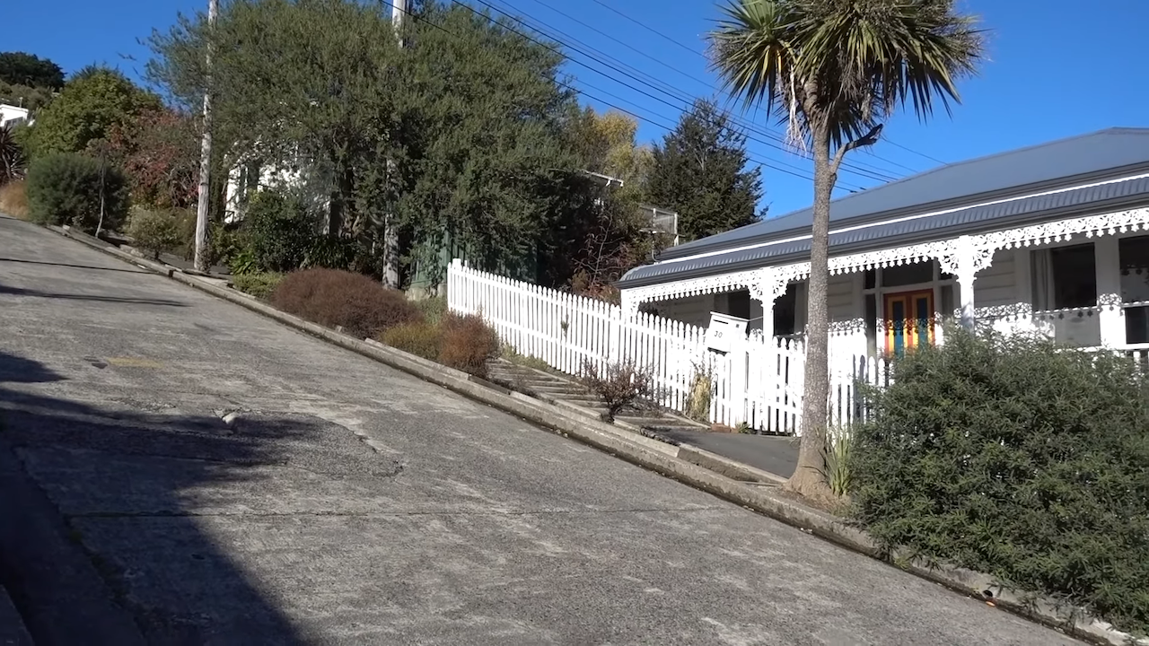 Worlds-Steepest-Street.png