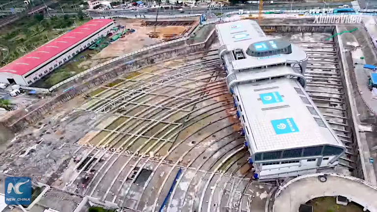 30,000-ton bus terminal moved horizontally