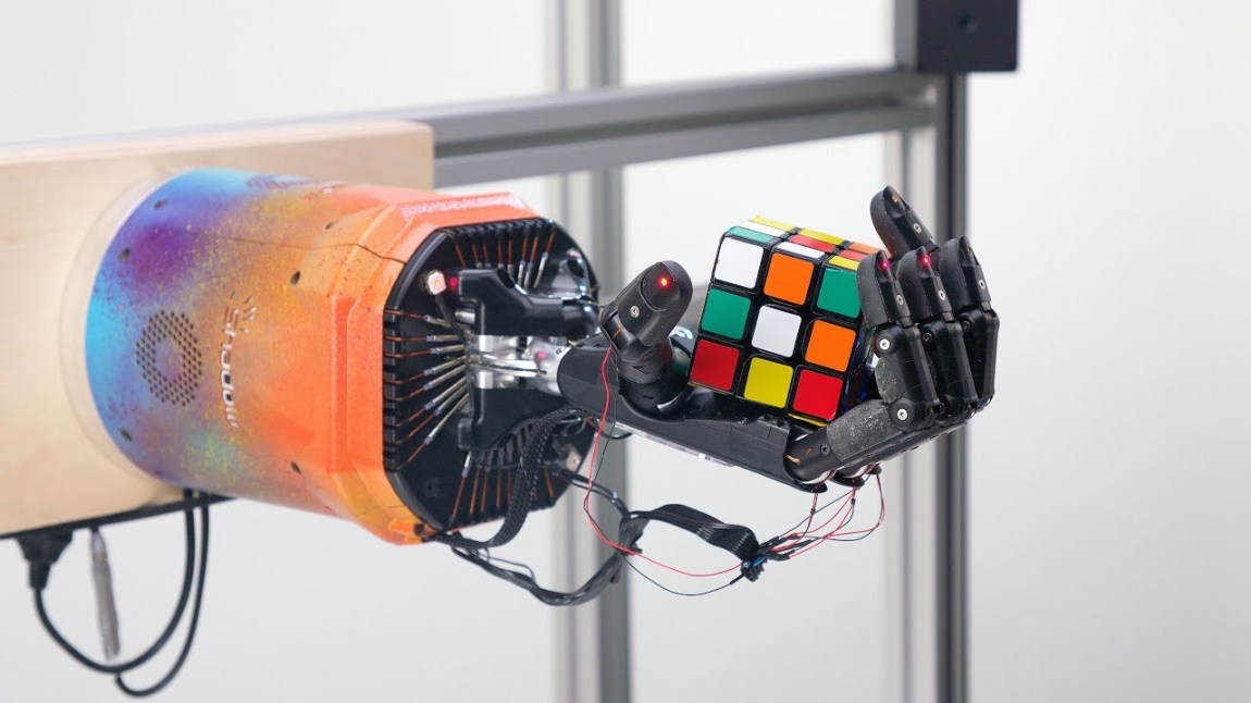 Rubik's Cube Solving Hand Robot