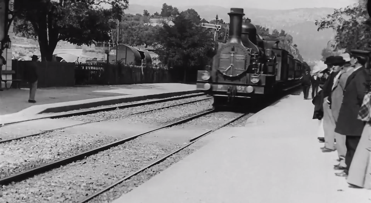 Arrival-of-a-Train-at-La-Ciotat.png