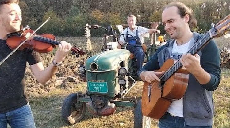 Guitar Violin Tractor