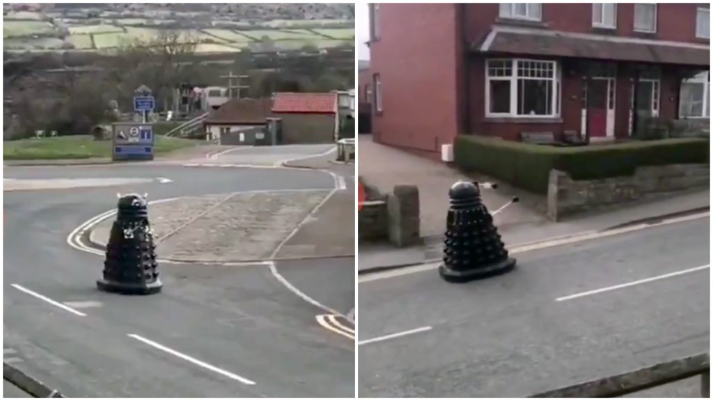 Dalek-Warning-Stay-Inside-on-Street-e158