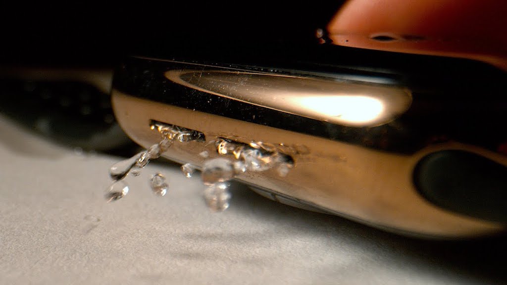 The Fascinating Process of How the Apple Watch Ejects Water Captured in