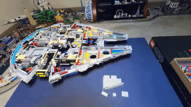 LEGO Milennium Falcon Builds Itself