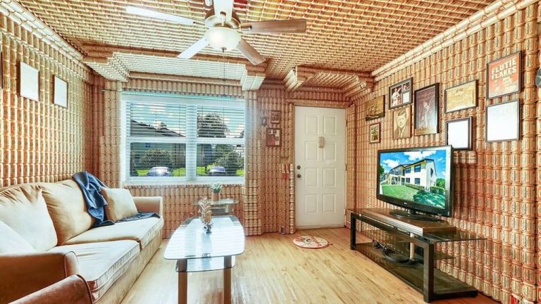 4707 Lucerne Avenue Beer Can House Living Room