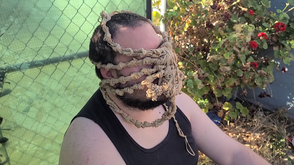 Rubber Band Alien Face Hugger DIY