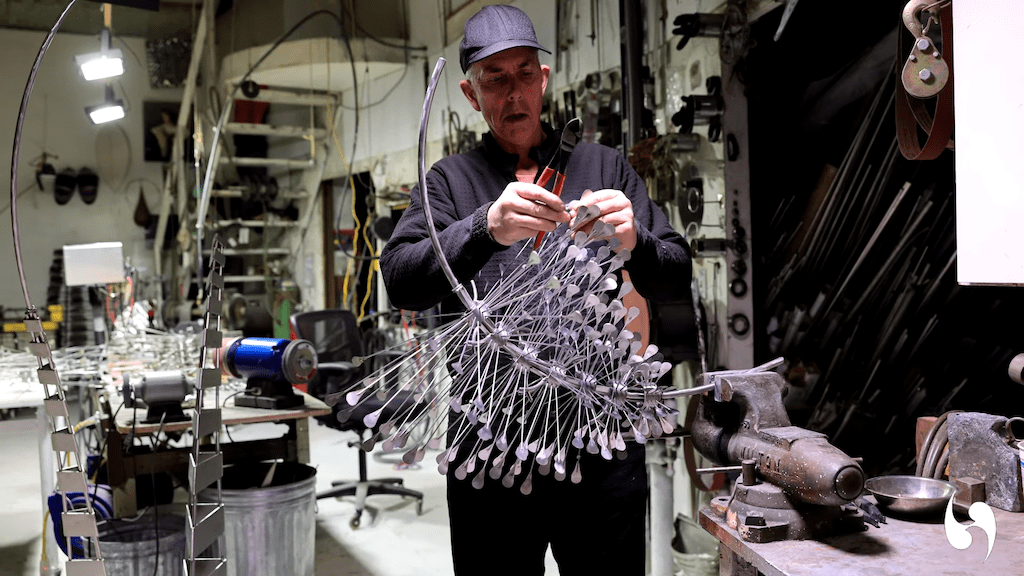 Mesmerizing Footage Showing Sculptor Anthony Howe Fabricating a