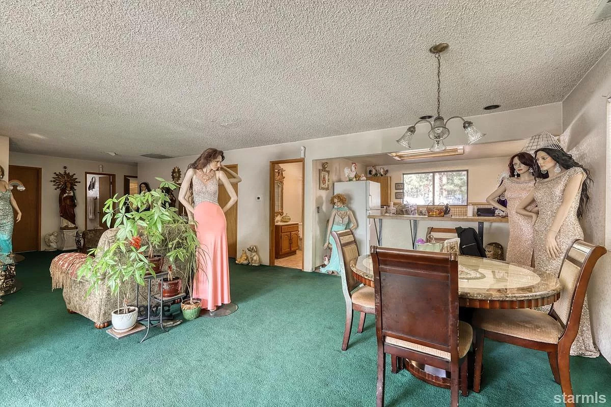 House for Sale Mannequins Dining Room