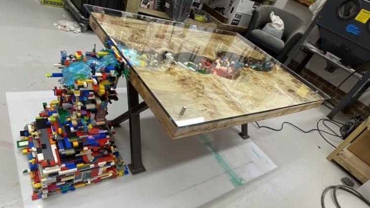 Waterfall Table with Embedded TV Lights Waterfall 10000 LEGOS