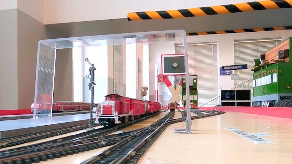 A Model Train That Realistically Simulates the German Railway System For Student Dispatchers