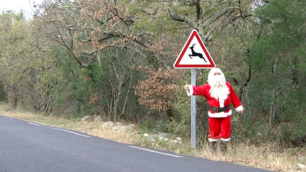 Rémi Gaillard Performs Hilarious Holiday Pranks While Dressed as Santa Claus