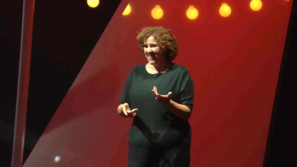 Sign Language Interpreter Hilariously Translates Different Accents on Demand During Comedy Show