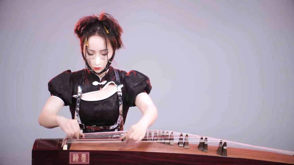 Mysterious Musician Performs Badass Cover of the AC/DC Anthem ‘Thunderstruck’ on Guzheng