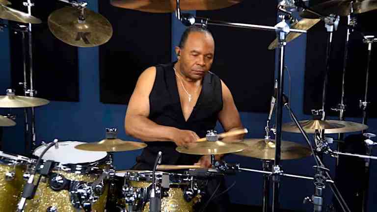 Michael Jackson's Drummer Jonathan Moffett Performs Smooth Criminal