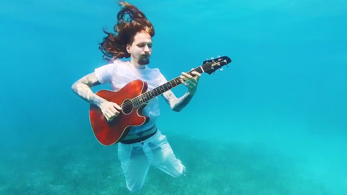 Berth Acoustic Guitar Underwater