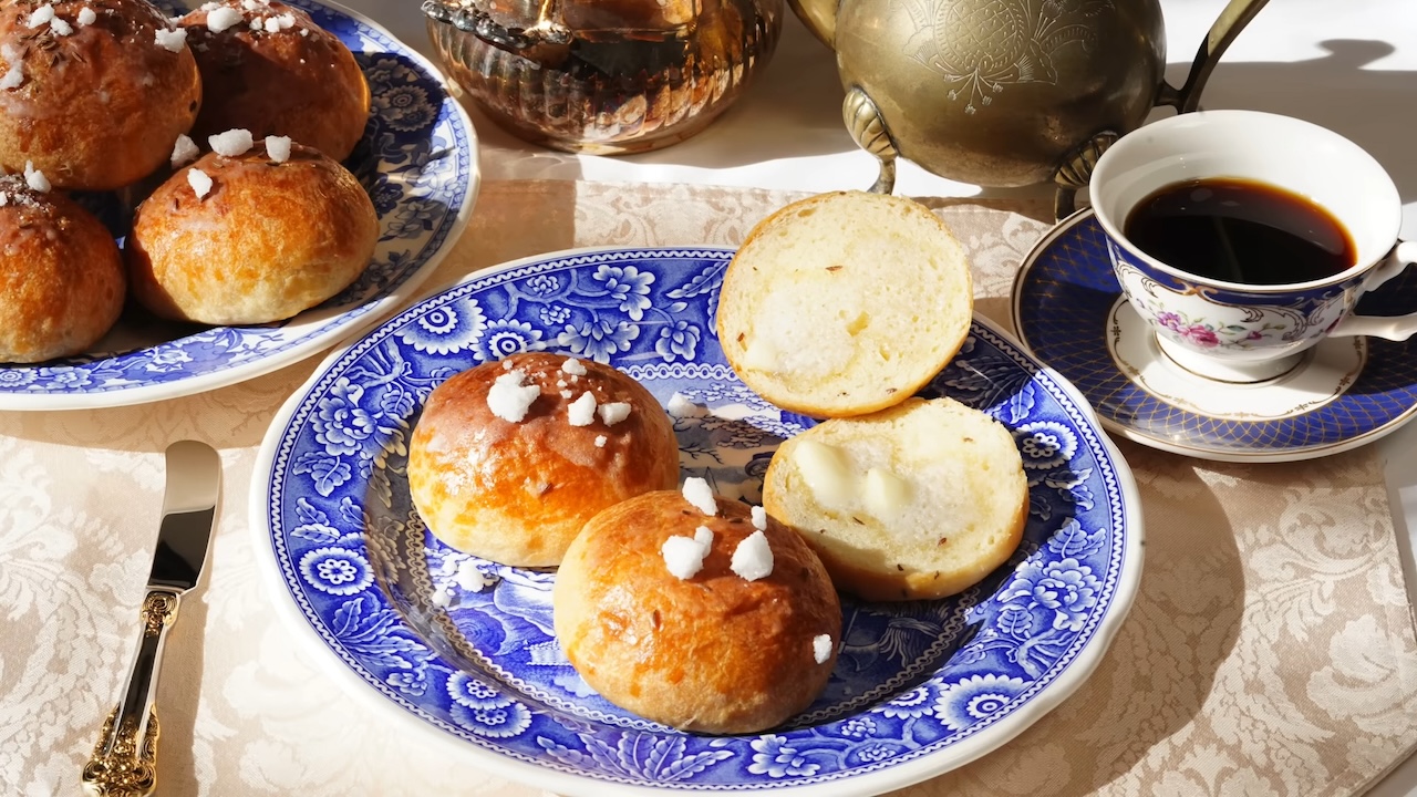 How To Make Sweet Bath Buns From Jane Austen's 19th Century England