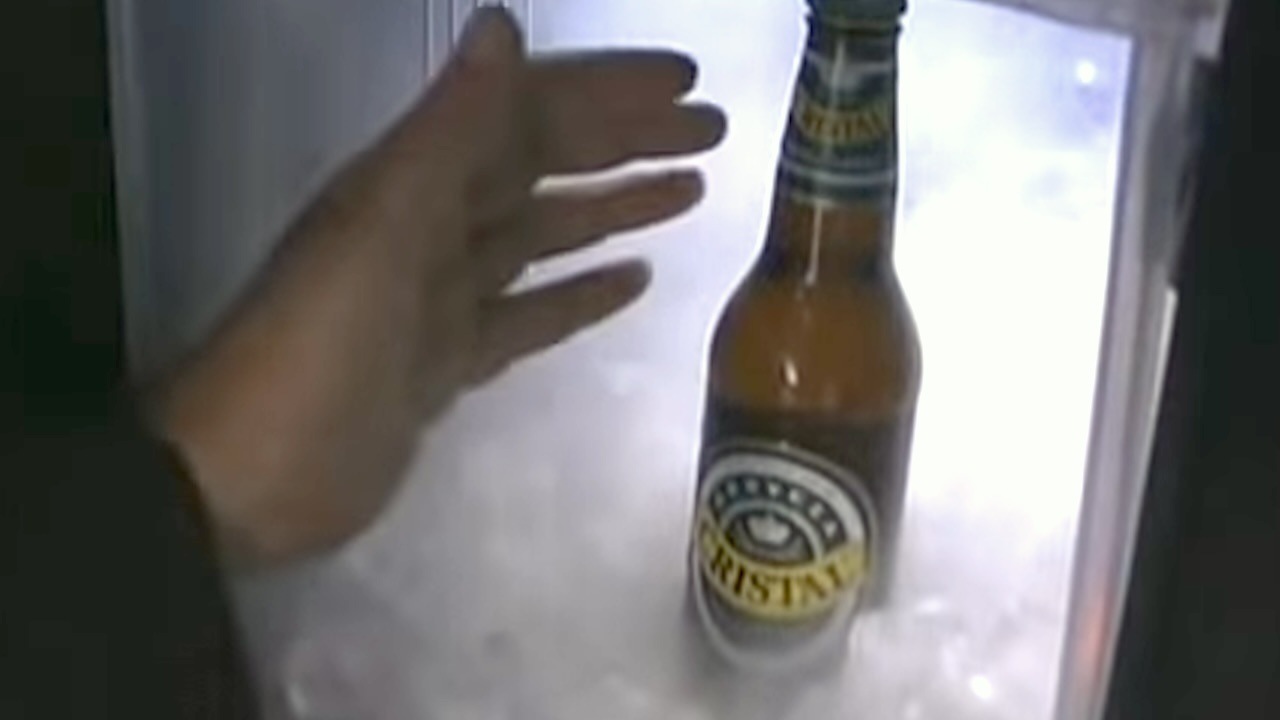 Se incluyeron anuncios de cerveza en las películas de «Star Wars» durante una transmisión televisiva de 2003 en el Canal 13 de Chile.