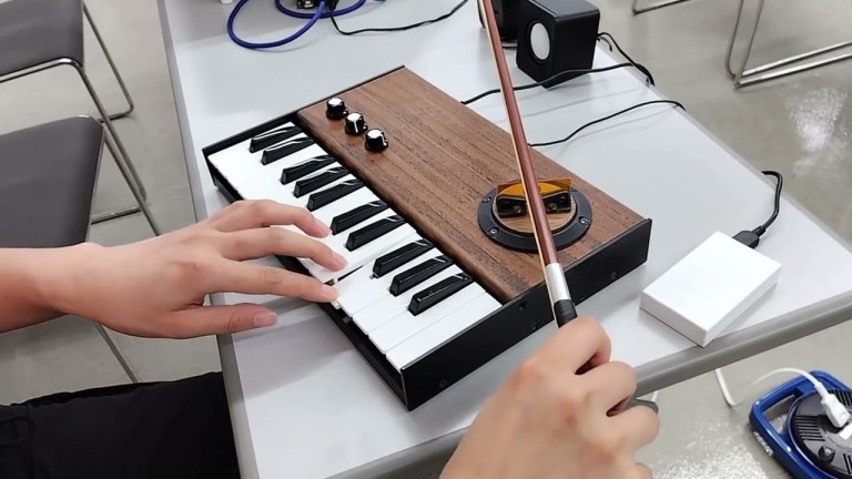 Synthesizer Violin Bow