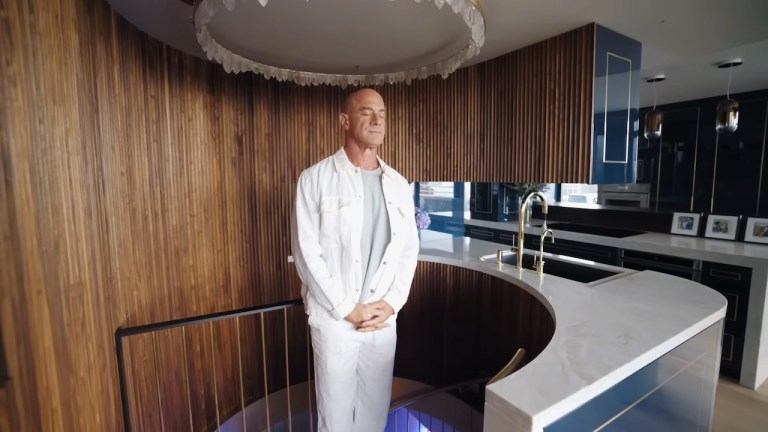 AD Christopher Meloni Apartment Tour