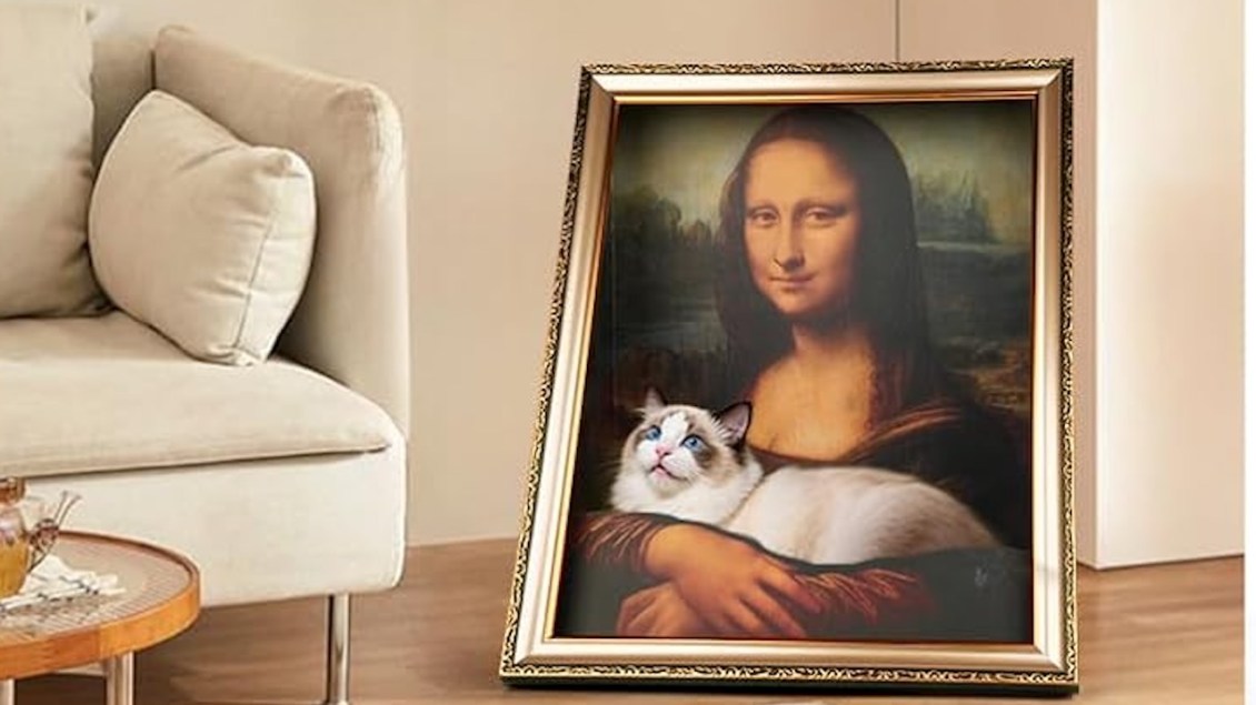 Clever Cat Bed Lets Cats Sleep in the Arms of ‘Mona Lisa’