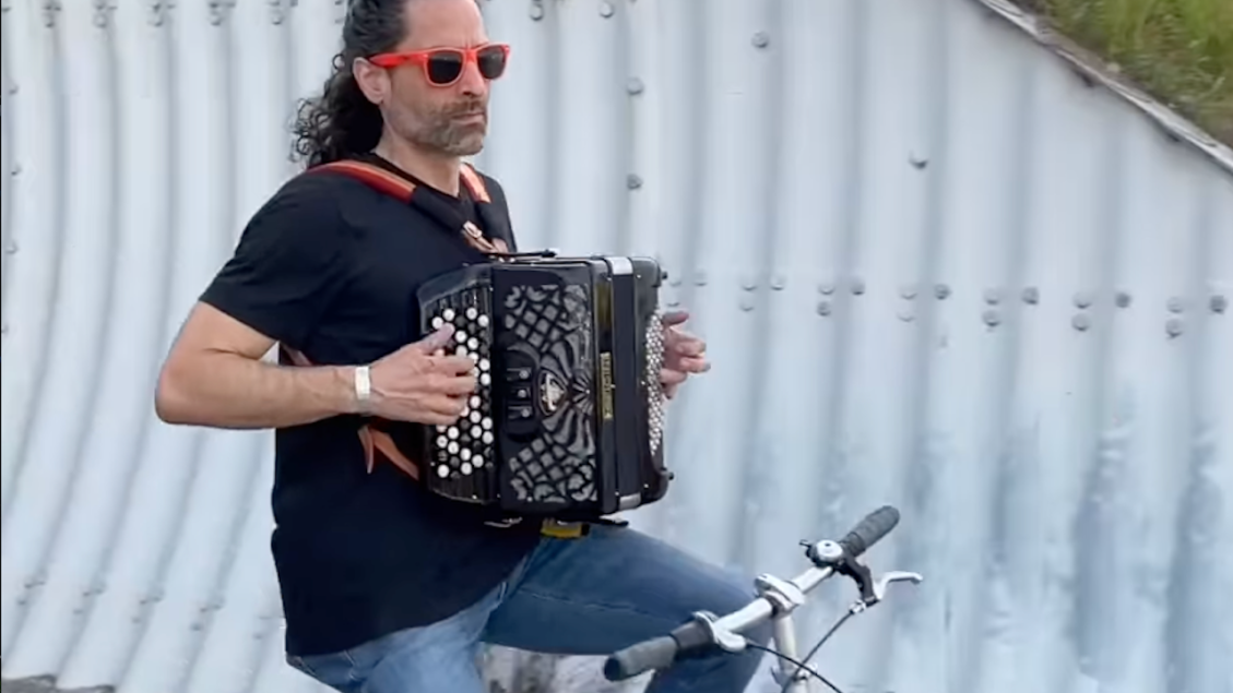 Accordionist Plays an Emergency Siren Sound While Riding His Bike Hands-Free