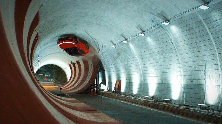Voyah Car 360 Tunnel Loop