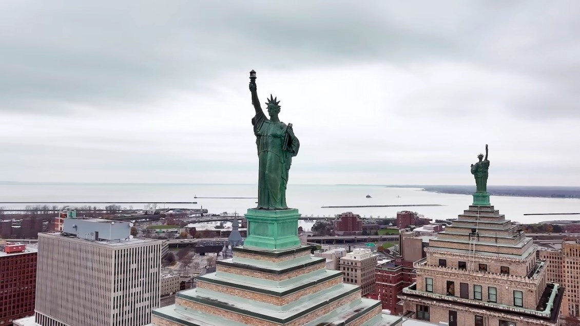 Why Buffalo’s Liberty Building Has Two 36-Foot Statues of Liberty on Its Roof