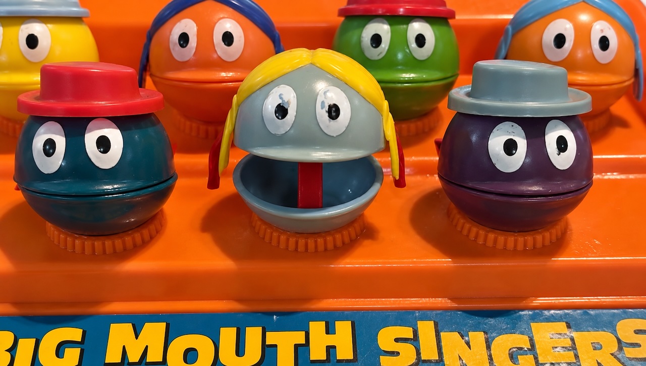 Vintage Big Mouth Singers Toy Keyboard Performs the Beastie Boys Song ‘Brass Monkey’