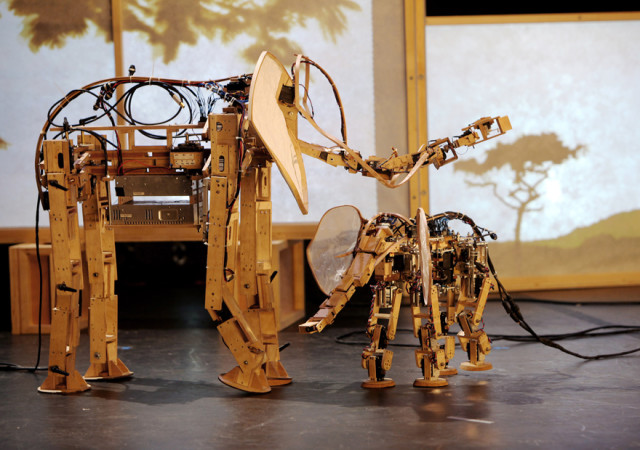 Robotic animal sculptures of Savanna