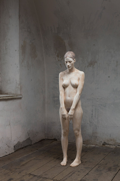 Stunningly life-like wooden figure sculptures by Bruno Walpoth