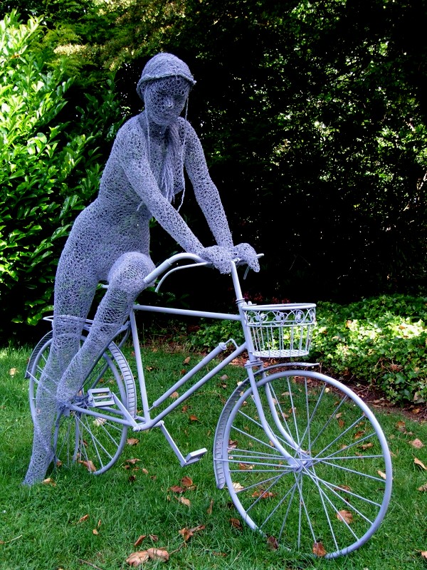 Beautiful Wire Mesh Sculptures by Derek Kinzett