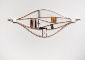Chuck flexible wooden bookshelf
