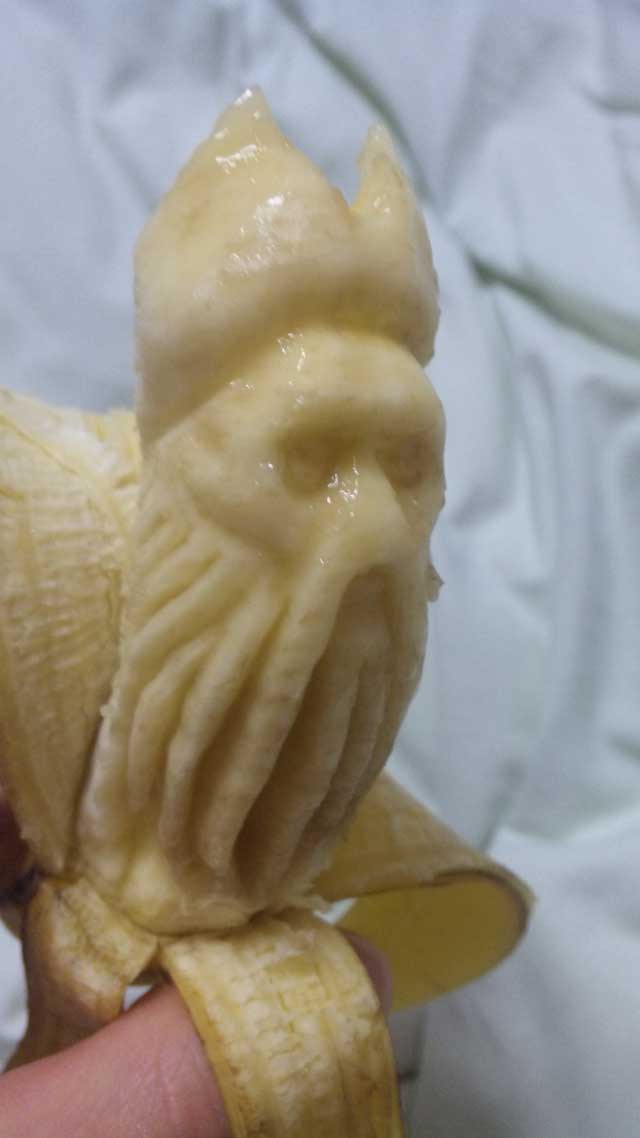 Banana sculpture by y_yamaden