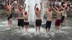 Synchronized swimming in a fountain by Improv Everywhere