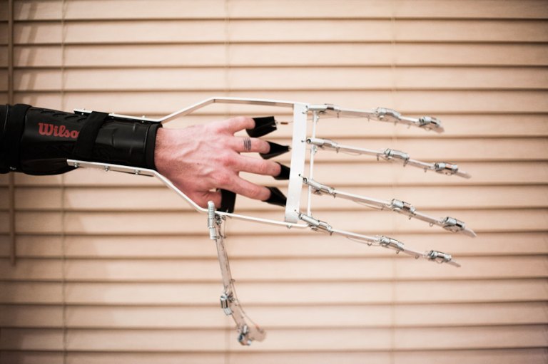 Giant wearable mechanical hand by Ivan Owen