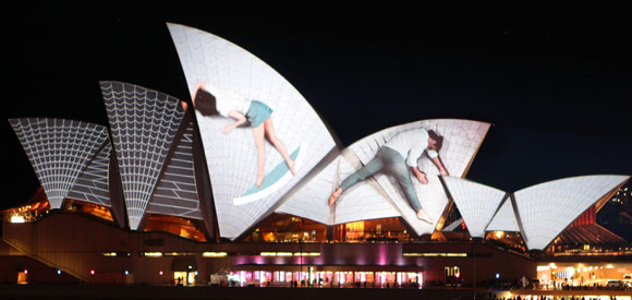Video projection on Sydney Opera House by URBANSCREEN