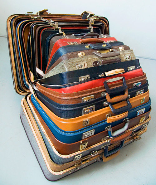 Packa Pappas Kappsäck, 2006 (Pack Daddy's Suitcases) by Michael Johansson