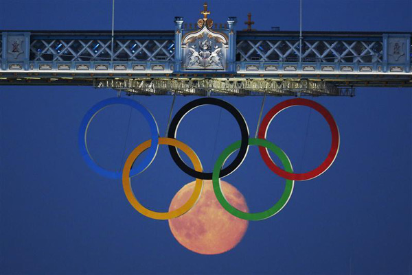 Photo of moon as 6th Olympic ring by Luke MacGregor