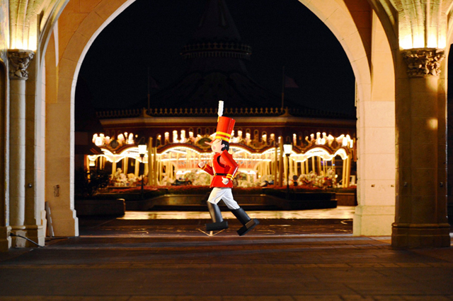 Disney Toy Soldier: Holidays - Mickey's Very Merry Christmas Party